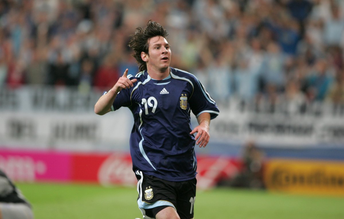 talkSPORT's tweet photo. 📆 Youngest player to score &amp; assist in a World Cup game:

- Lionel Messi vs Serbia 2006

📆 Oldest player to score &amp; assist in a World Cup game:

- Lionel Messi vs Mexico 2022

Timeless 👏 https://t.co/hPZG6zzPSD
