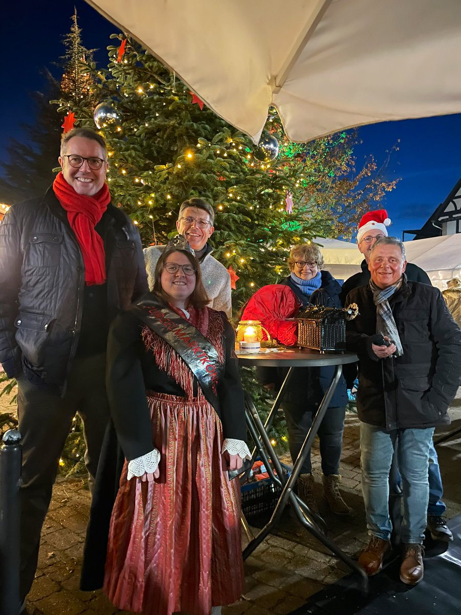 Alex_Schweitzer's tweet image. Nahezu fließend ist in meiner südpfälzischen Heimat der Übergang zwischen Weinfesten und Adventsmärkten 😉. Konnte dieses Wochenende in #Herxheim und #Billigheim dabei sein. Hat Spaß gemacht!