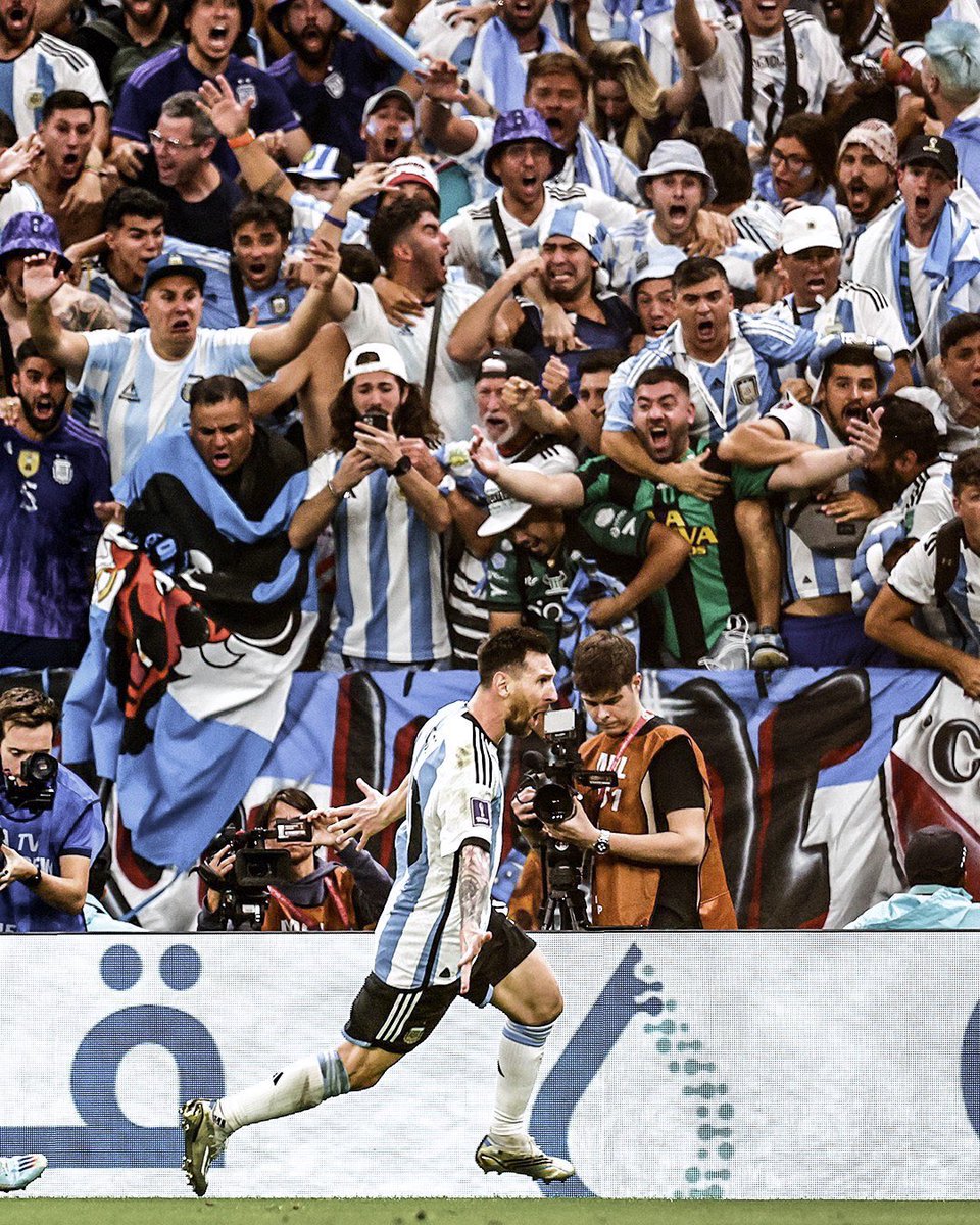 RaaquibPathan's tweet photo. Argentina were on brink of elimination. The pressure was on. The world was watching. And Lionel Messi delivered. 

What a goal ❤️
What a moment ❤️
What a man ❤️

 #ARGMEX https://t.co/YrrTp2VpoO