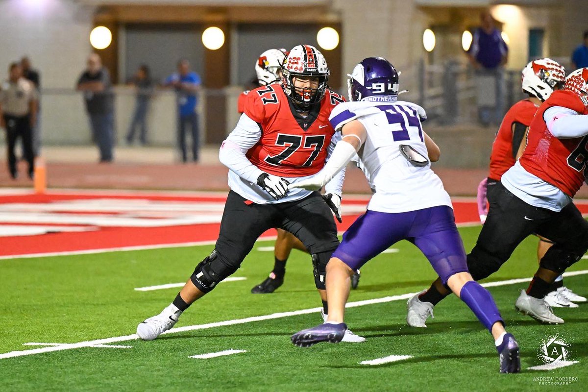 reyna94151's tweet photo. Senior season came to an end thank you to all the coaches who have made me into the person I am today @NA_FBCoach @CoachMAguilar @CoachBLedesma @Kledesma3 @donrandyb https://t.co/jlZ6mTnTzV