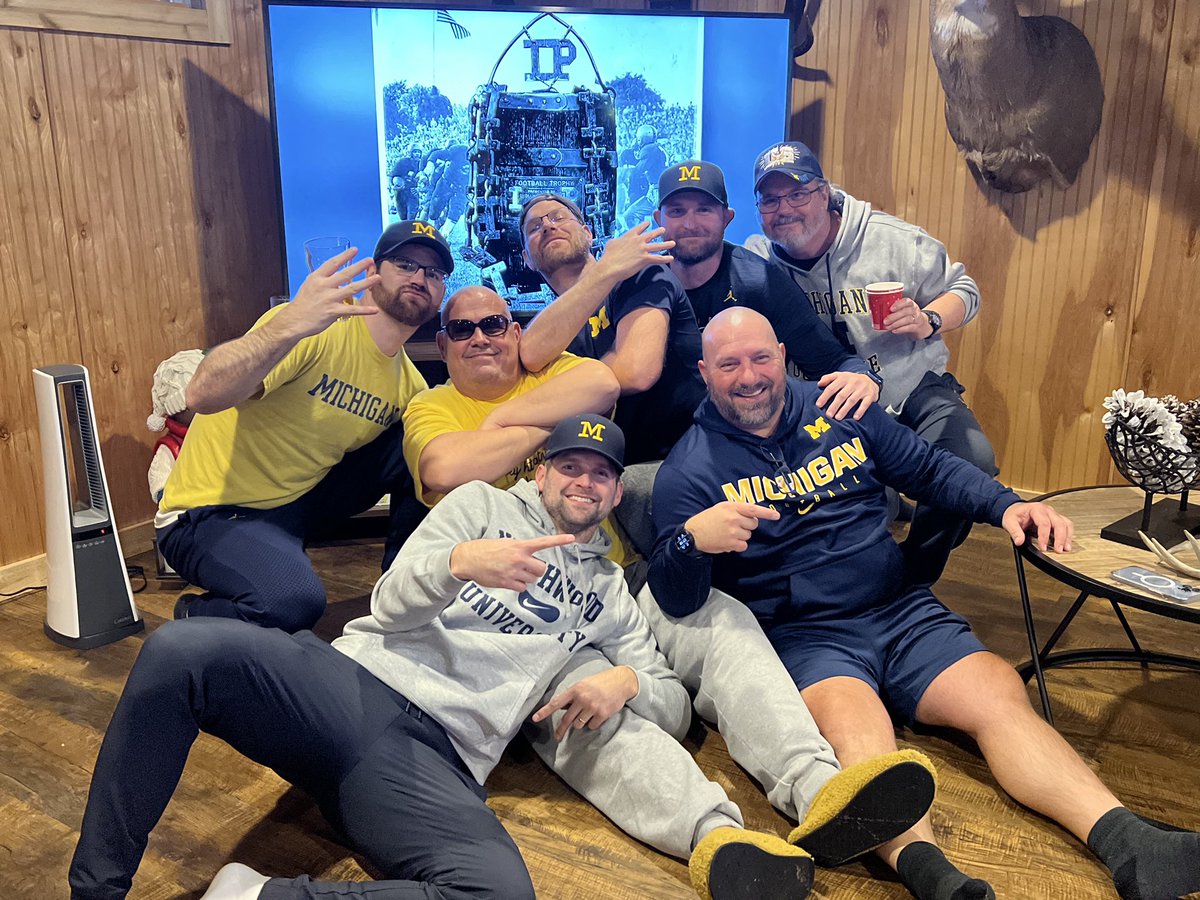 _p_smith's tweet photo. Victors Baby!! #goblue @UMichFootball @NicoSmith6 @KSbooner180 @goblue196803 @zackcapyak @CoachKnochel https://t.co/GjXe0bCx8N