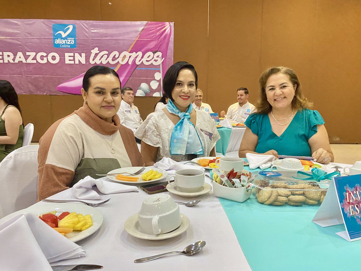 NA_Colima's tweet photo. Con Liderazgo y muchos Tacones 👠 iniciamos esta mañana con nuestras aliancistas. #NuevaAlianzaSeTransforma #LaAlianzaSigue #NuevaAlianzaColima https://t.co/1QUjza5kgu