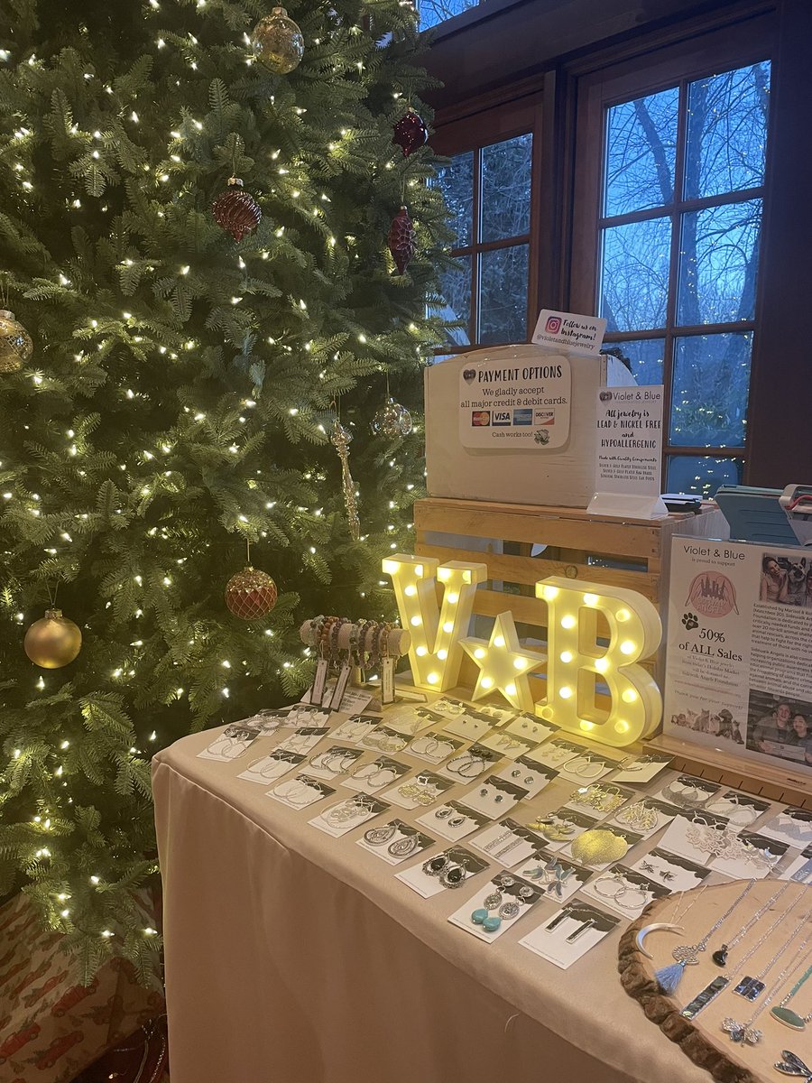 violet_and_blue's tweet photo. All set up at @BethelWoods for the Holiday Market and we’re raising funds for @sidewalkangels 🐶🐱😇 https://t.co/mRaSn97w4P