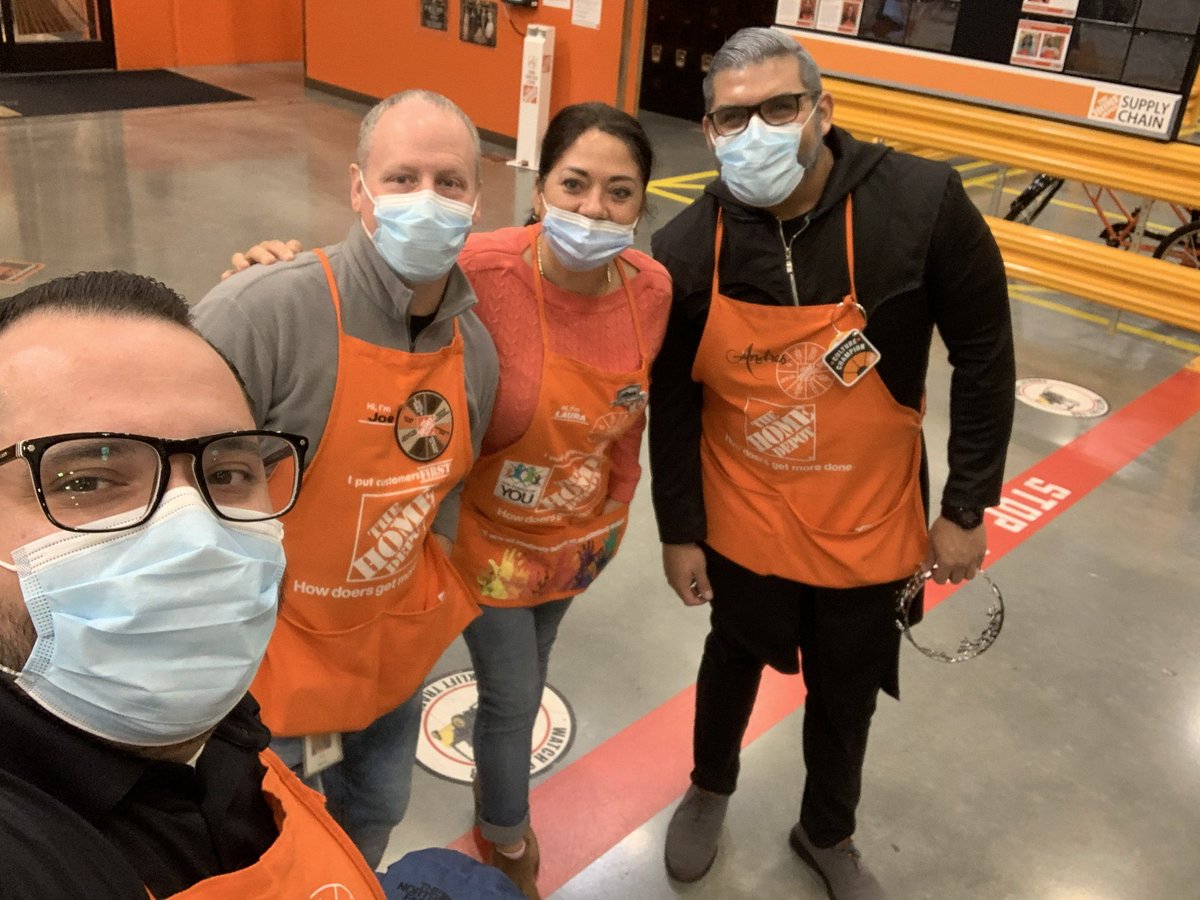 ArevaloRdc5087's tweet image. It’s definitely a nice feeling running into familiar faces in new places. At one point or another we worked with each other prior. Shouts out to one supply chain for all of the opportunities for continued growth, and advancement. @lajacska01 @Andres_6007 @rayray5641 @_ian_phelps