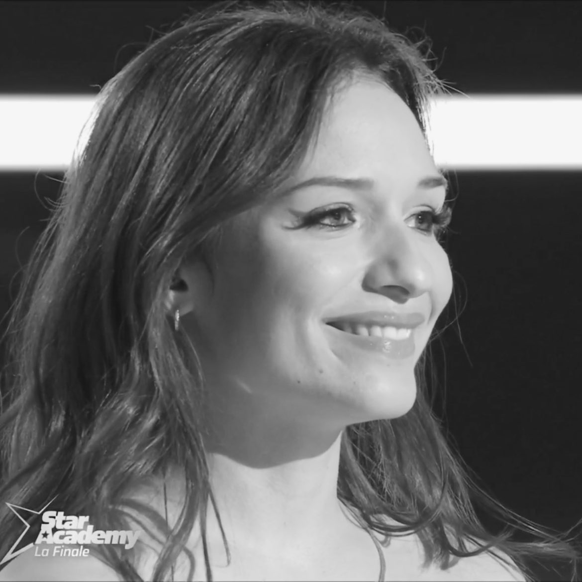 Aurelielfbr's tweet photo. Elle est tellement belle. Peu importe les résultats, qu’elle gagne ou pas cette finale, elle restera MA gagnante, ma favorite, une des meilleures candidates de cette saison. Énola je t’aime ma reine.🫶🏼🖤 #StarAcademy2022 #StarAcademy https://t.co/kyZBPndS9N