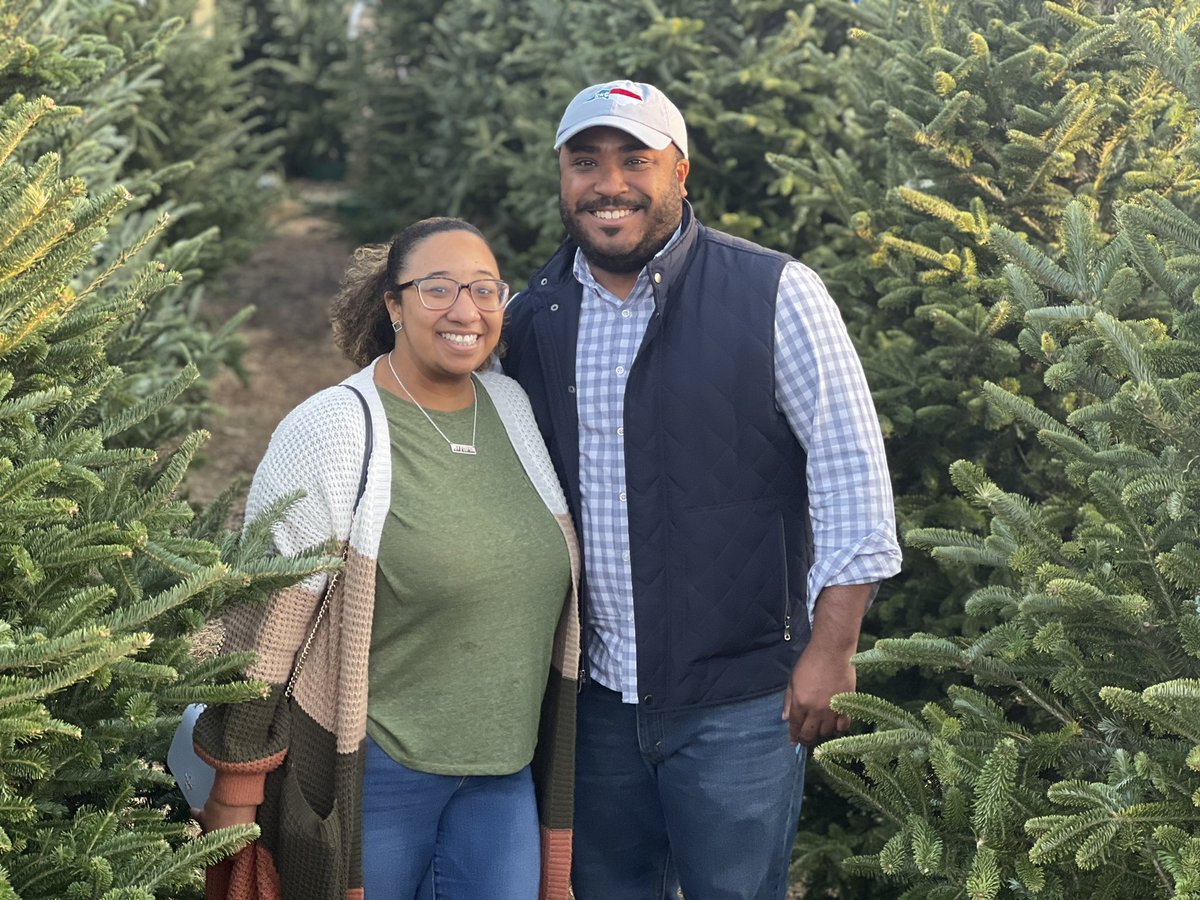 TerryBrownCLT's tweet photo. 🎄🎄Christmas tree secured! 🎄🎄

Ari and I picked up our North Carolina grown Christmas tree from the #SnowflakeVillage right here in Steele Creek. Proceeds from each tree supports dozens of local charities. It’s finally Christmas time! #shoplocal #CLT https://t.co/HCgskgkDze
