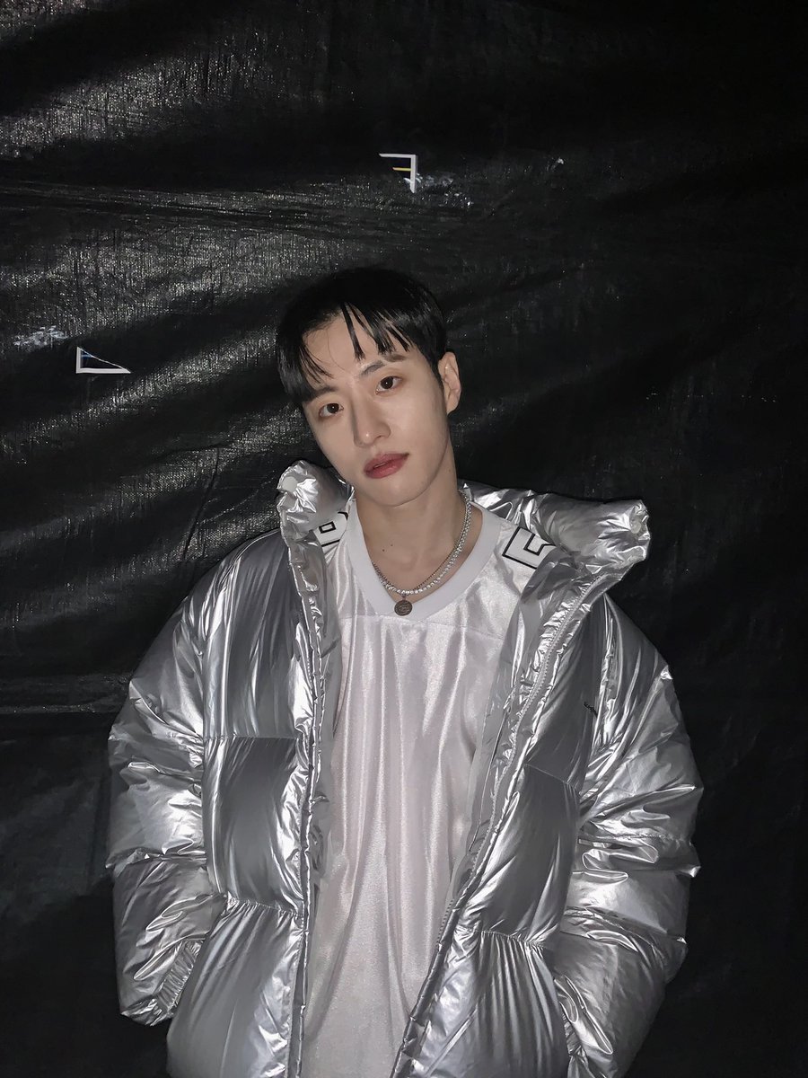 feeldog_bpnn's tweet photo. 그게 따뜻하게 입은거야 ? https://t.co/m4Wel1AUul
