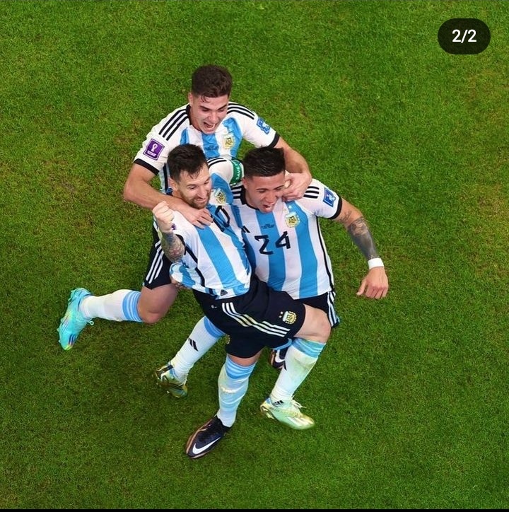 Melgo_13's tweet photo. @tntsportsmex @miseleccionmx Busquen la chota de estos 3, no se encuentra desde el partido con mechico 🐒🇲🇽 https://t.co/8bcKnwFBuZ