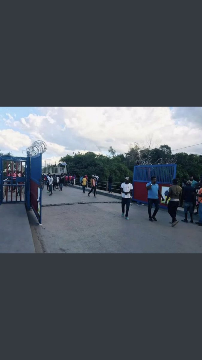AgenatW's tweet photo. Moun grangou paka batay🤔 https://t.co/EJafnZINzj
