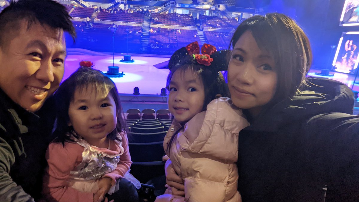 sixcranberries's tweet photo. @DisneyOnIce https://t.co/WymmDyMy5w