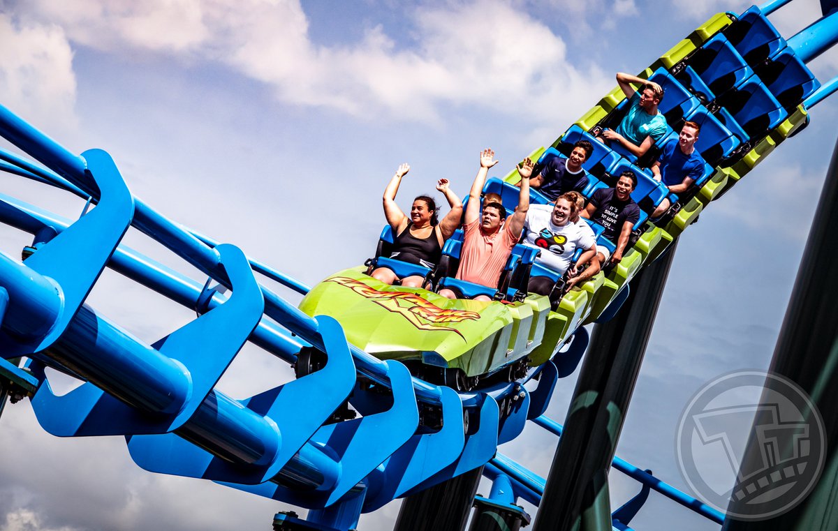 Thrilltography1's tweet photo. Here's a lil' #LightningRun at @KentuckyKingdom  to charge up your Saturday. https://t.co/ipmm149rYZ
