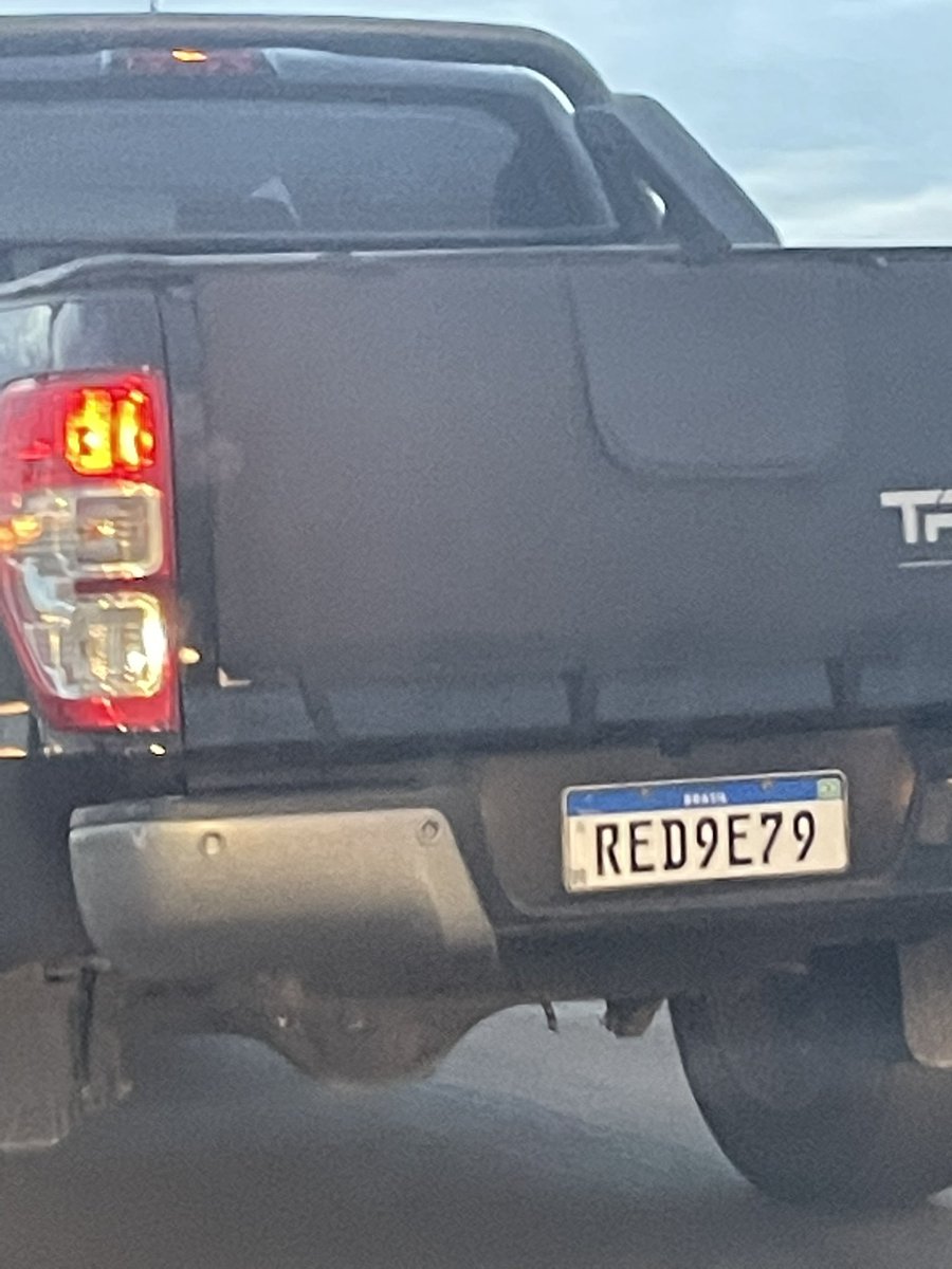 Trom_Petista's tweet image. Placa do COVARDE, que apontou a arma pra mim.