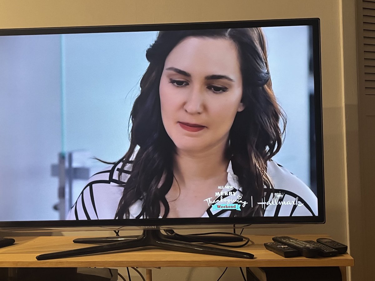 nedleysoffice's tweet photo. That feeling when you want to smack your boss. #ATaleofTwoChristmases #KatBarell https://t.co/ZgOtyweWyP