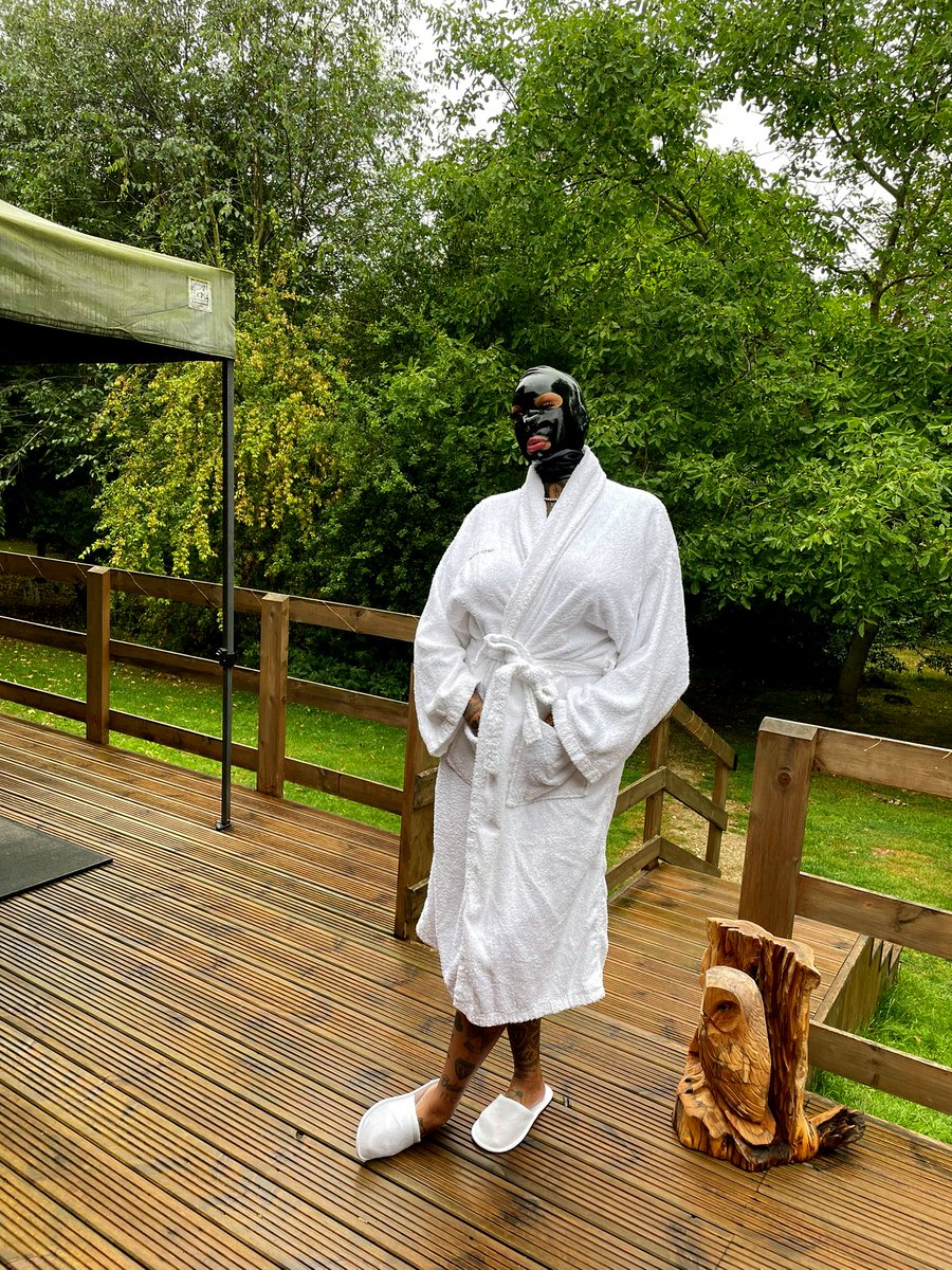 𝗗𝗢𝗟𝗟𝗜𝗘 on Twitter "LATEX OUTDOORS ALWAYS A WINNER 🌿"