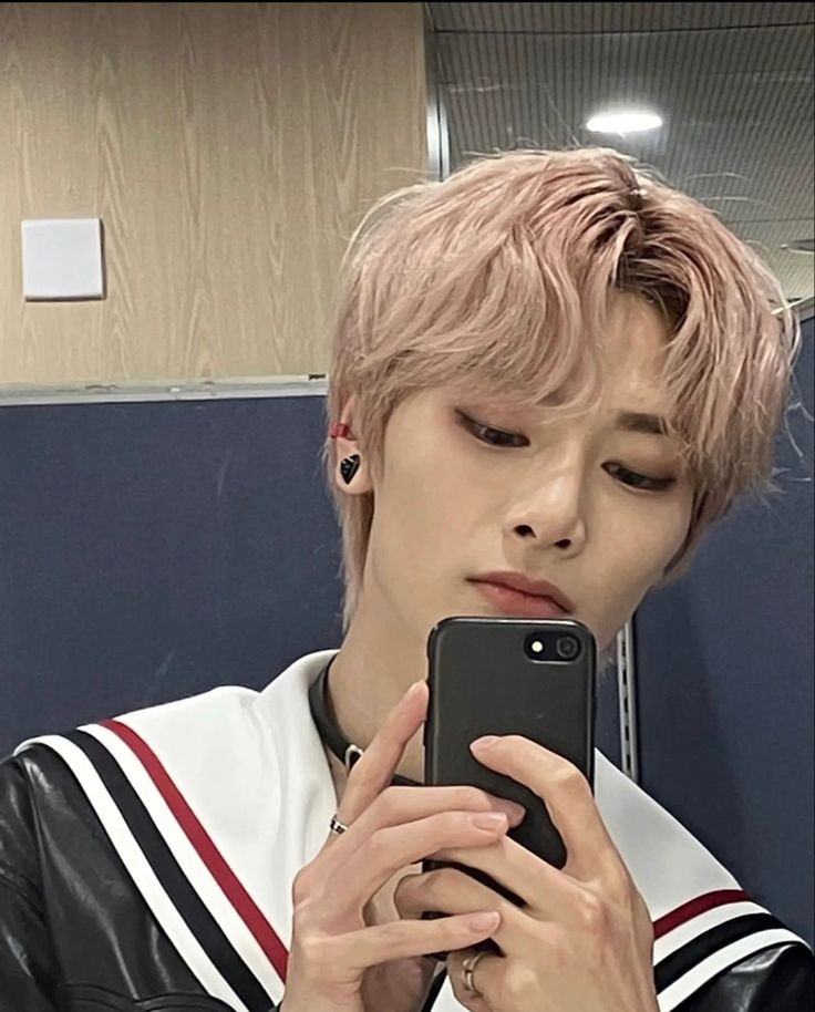 Hyundemia's tweet photo. @TOP100KPOP as he should 💁‍♀️
have you seen this man https://t.co/JjkB14LV9W