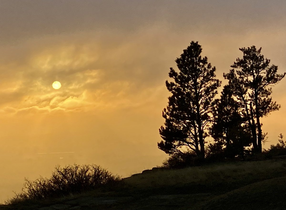 SteveProsinski's tweet photo. Saturday sundown over the #Yellowstone. #mtwx #montana #notshopping https://t.co/A2Rj1RLRFW