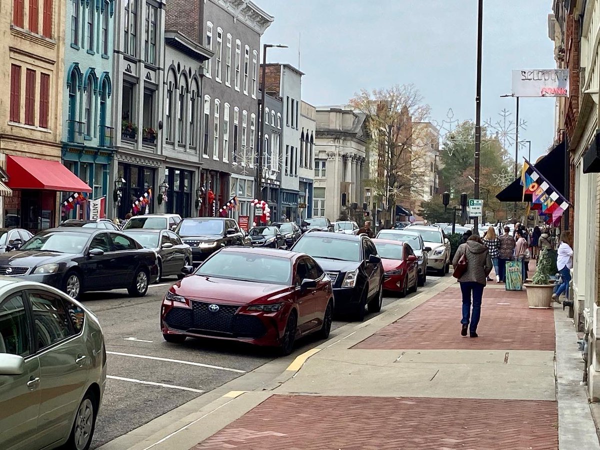 thewonbroadway's tweet photo. Small Business Saturday making downtown Paducah alive and fun for the Holidays! https://t.co/J9Z2ojcOAH