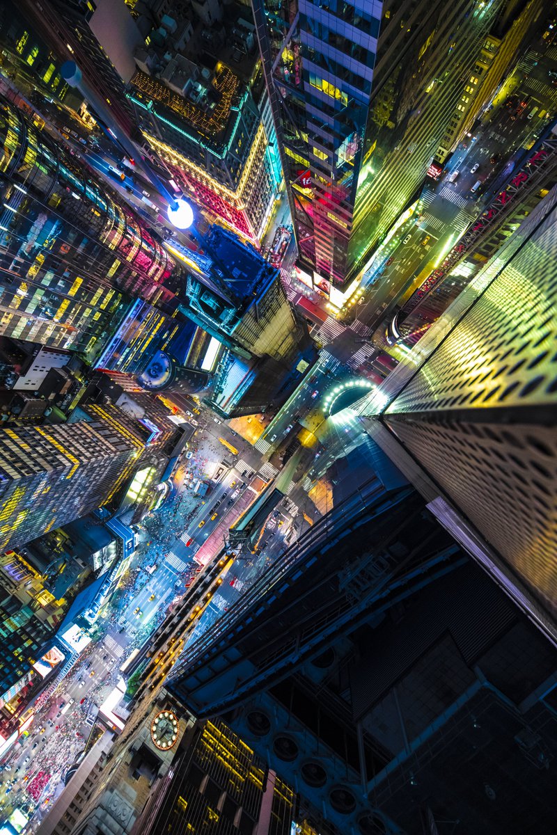 DrifterShoots's tweet photo. Looking down on Times Square https://t.co/YWPzszGNEK