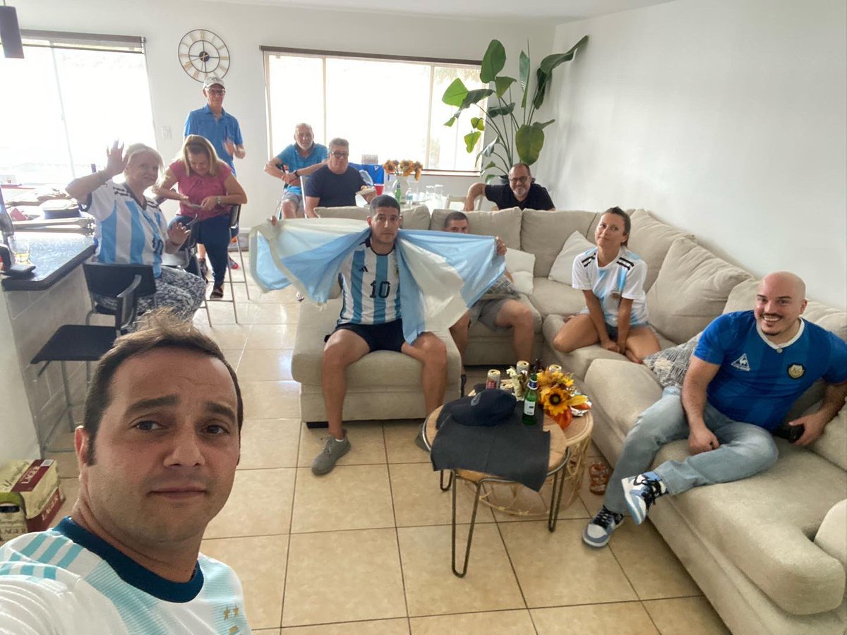 lbraslavsky's tweet photo. #sabadoentn vamos Argentina desde Miami! https://t.co/yyI4CzsTYX