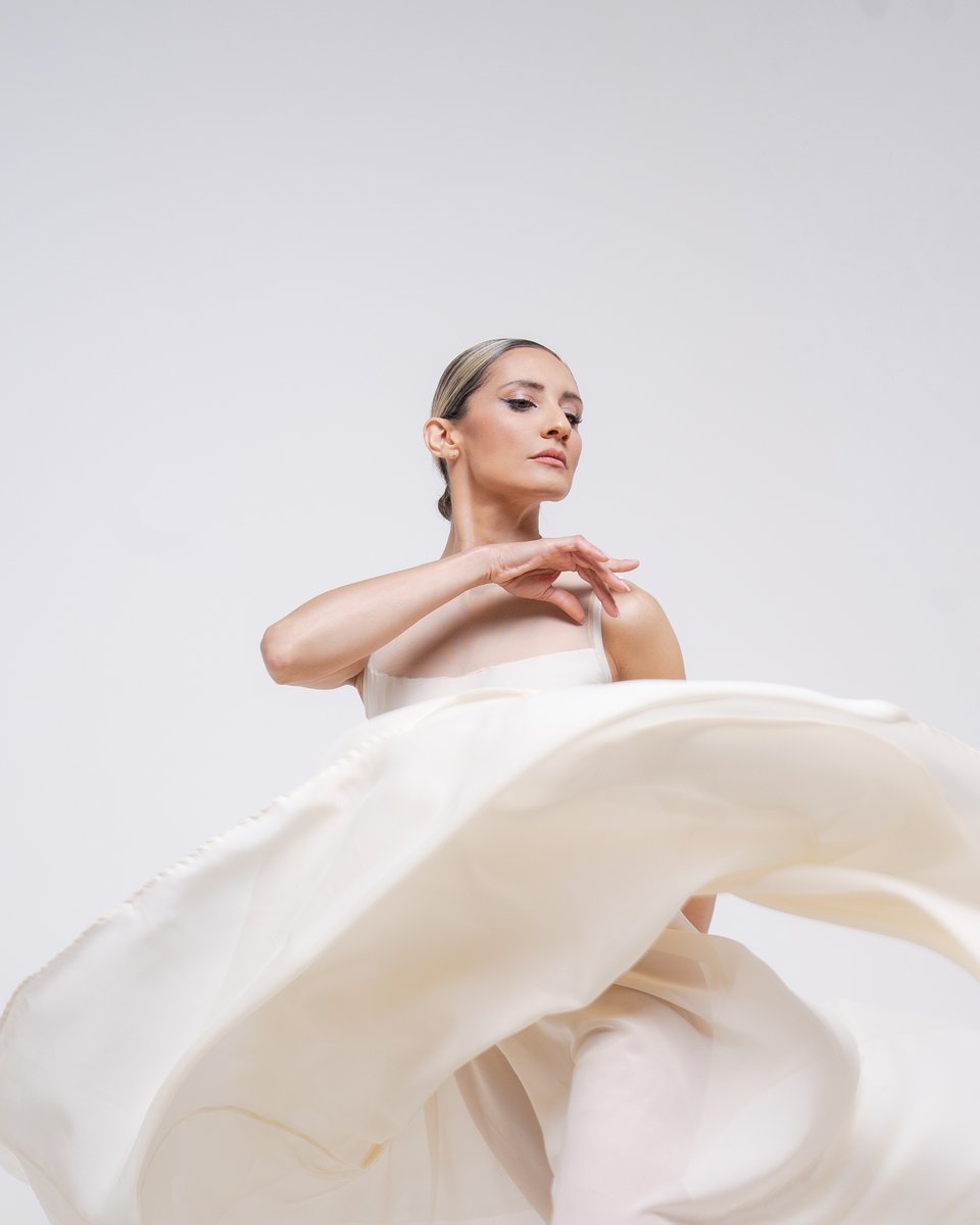 josemart4's tweet photo. Compartiendo con ustedes la estética impresionante del Ballet, movimientos magistrales ejecutados por @florecitacobian en fotografía
#ballet #danza #fotografia https://t.co/3ijZIwSdvP