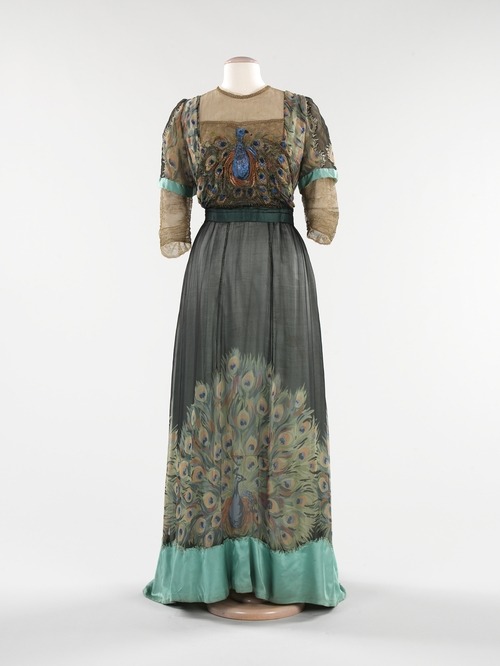 wikivictorian's tweet photo. Evening dress by Weeks, 1910. The MET. https://t.co/BZq4JCHOS9