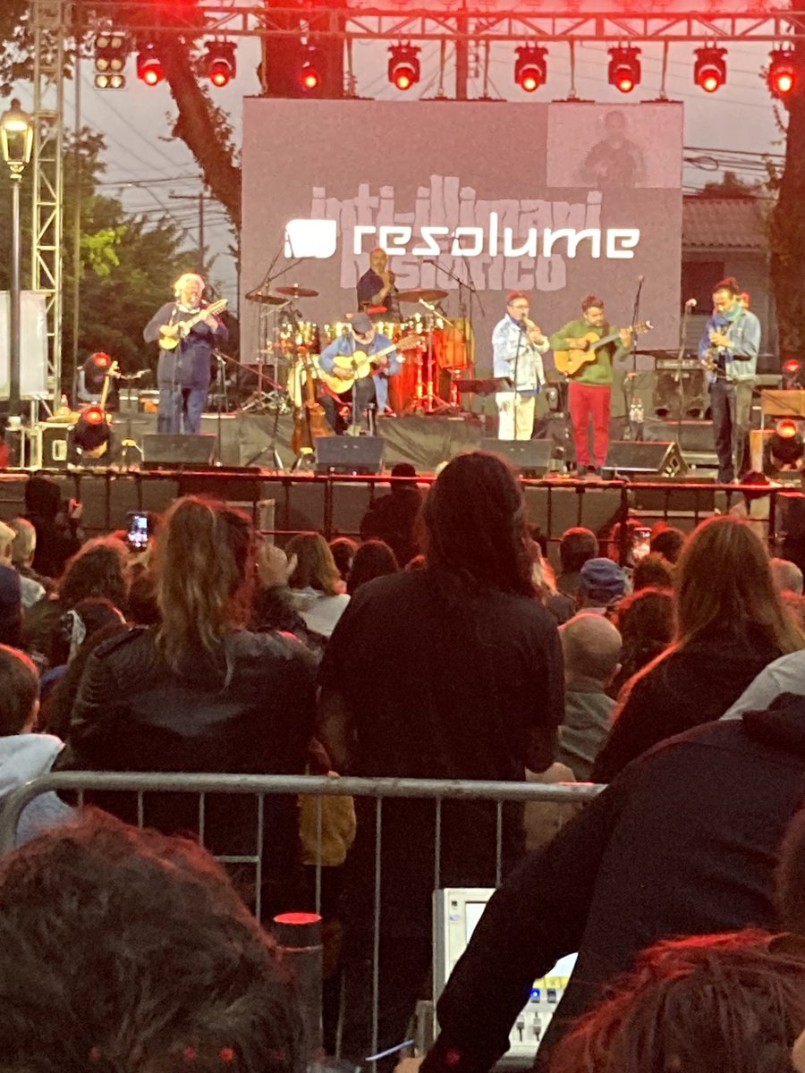 Black_Antonio22's tweet photo. Nada mejor que ver a inti illimani histórico, gracias ⁦@Munivillalemana⁩ https://t.co/cIvfXzuqUf