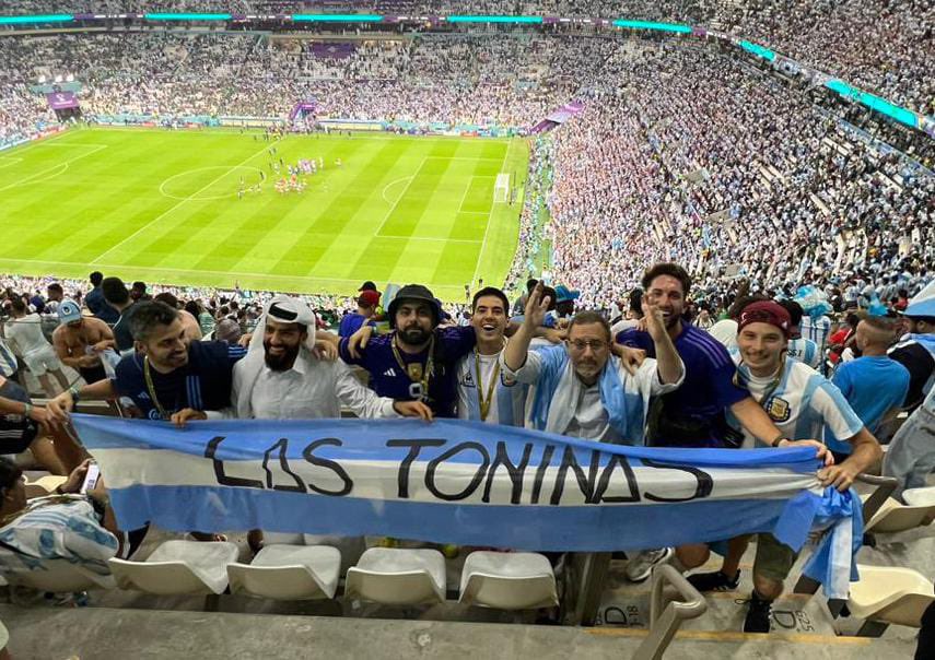Con amigos de Las Toninas, Partido de la Costa, Provincia de Buenos Aires, celebrando el grandísimo 2 a 0 de nuestra Selección Nacional en el estadio Lusail del Mundial de Qatar 2022.