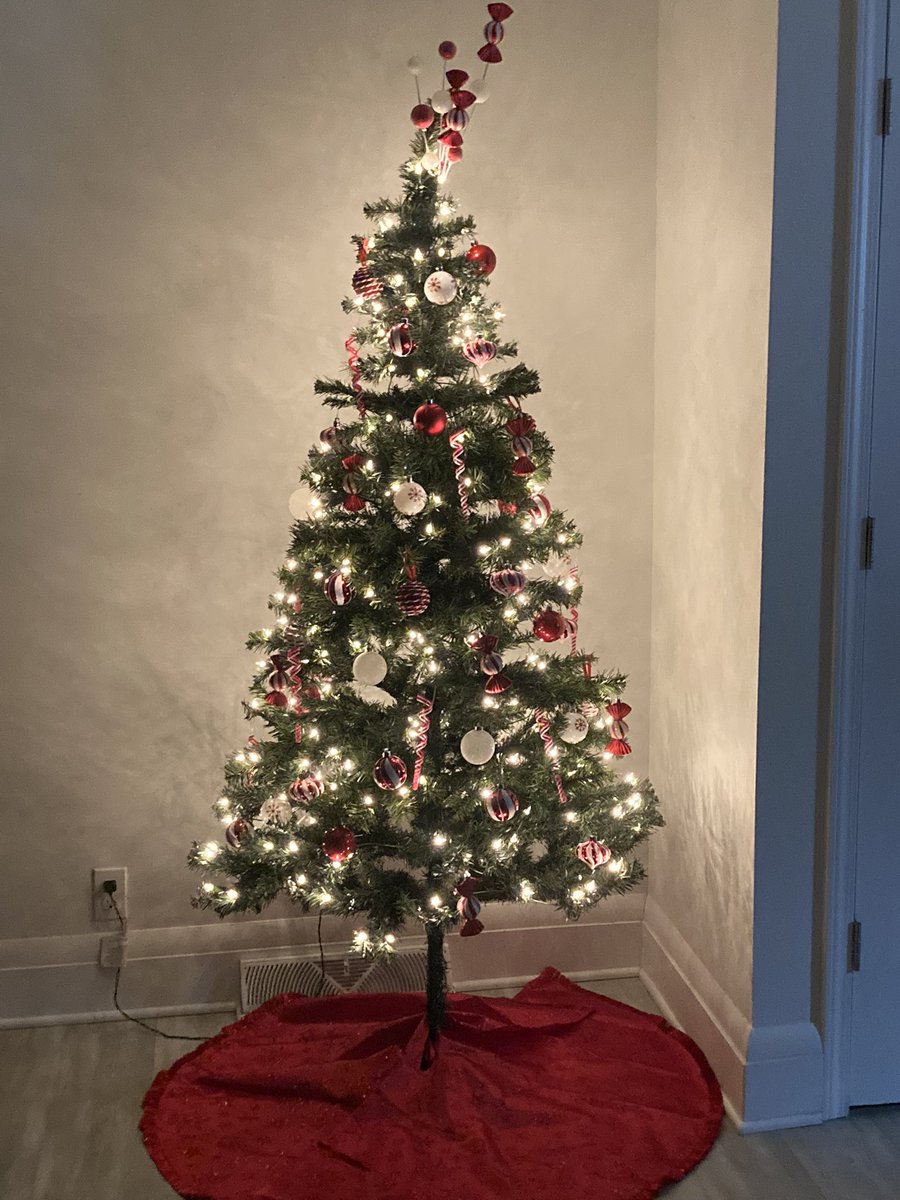 BritDZim's tweet photo. I did a peppermint themed tree https://t.co/iuAGnSeO8n