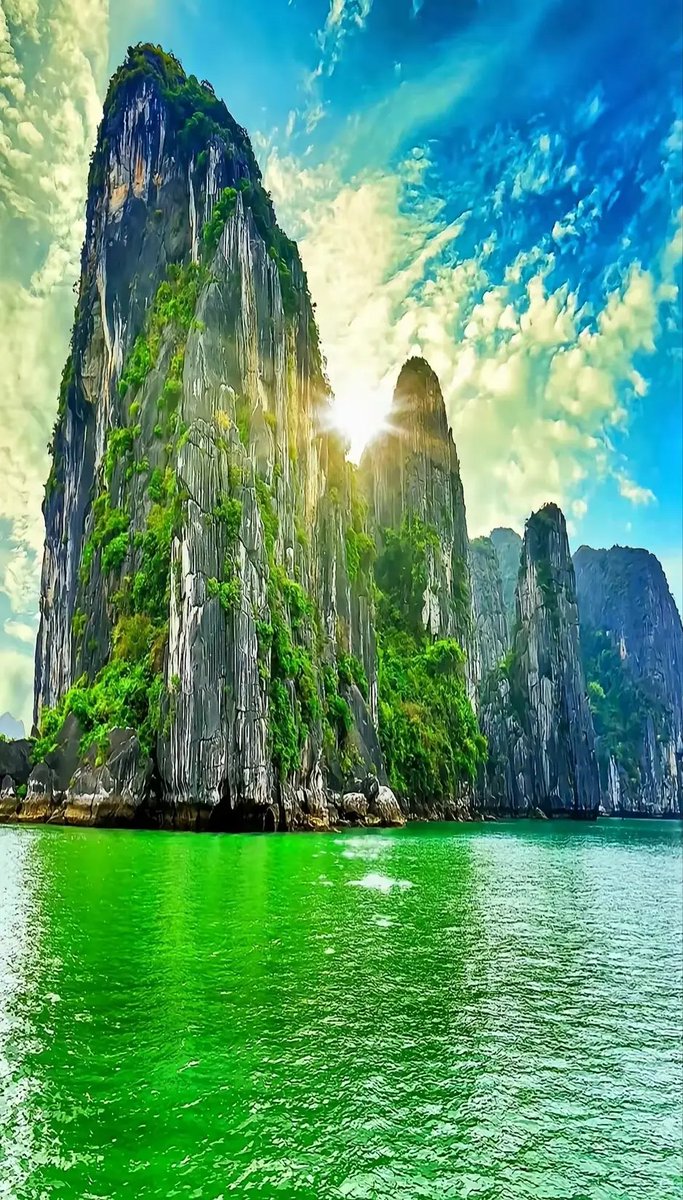很多时候，不快乐并不是因为快乐的条件没有齐备，而是因为活得还不够简单。

#桂林山水甲天下
