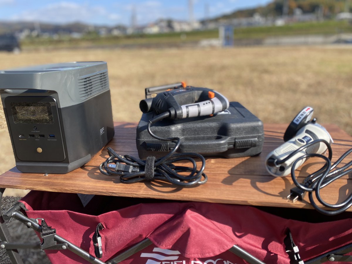 zu_kawa_'s tweet photo. 他社のソーラーパネルも接続OK‼️140wのやつで最高110w、最低30wで充電😚ジグソーやグラインダーも電源が切れる事なし‼️高かったけど、持ってて損はせん物ですな🥴🥴
#DELTAmini
#ECOFLOW
#ポーダブル電源 https://t.co/KIGJKMocQu
