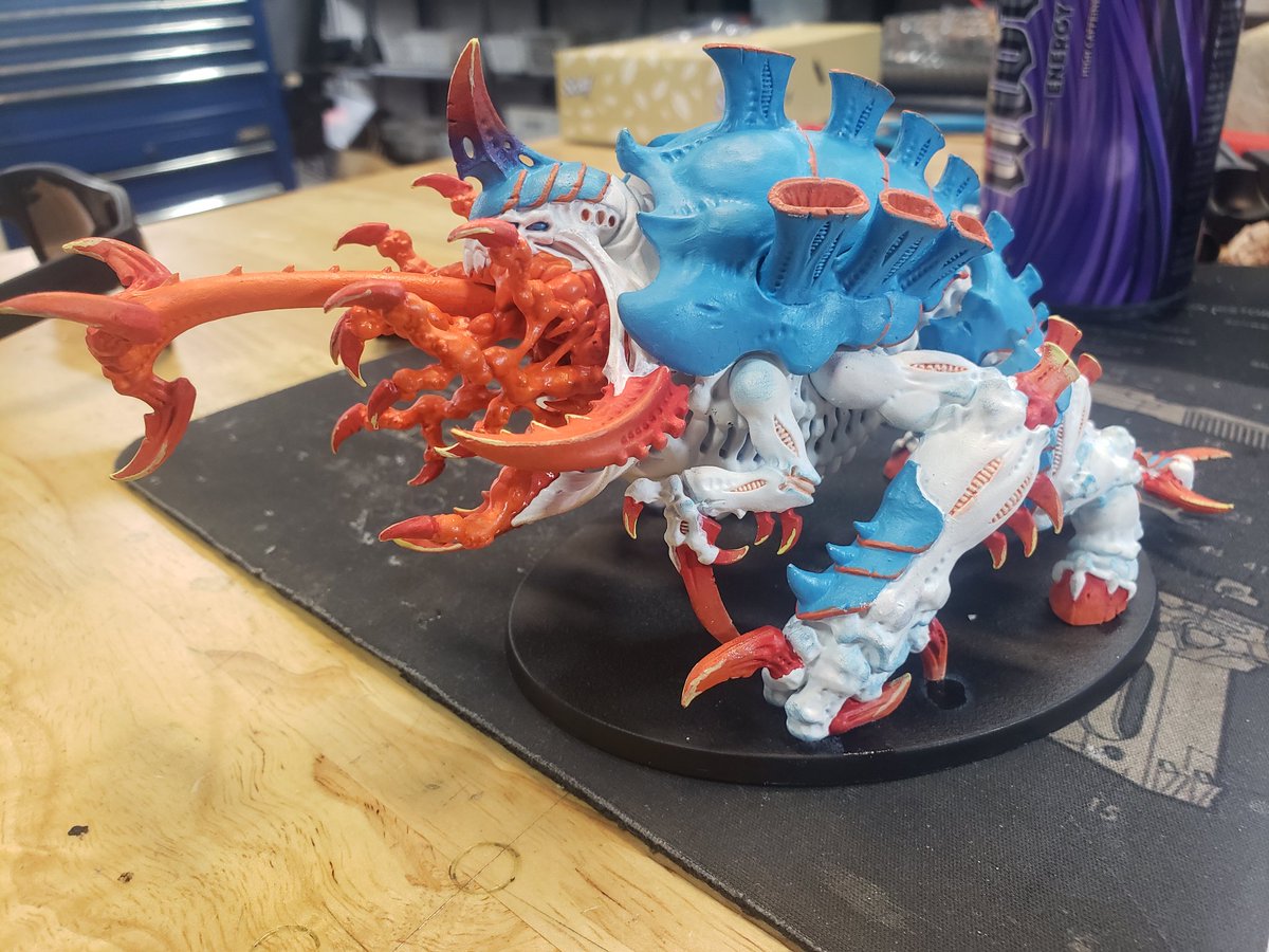 AshTeShortDogo's tweet photo. Tyranid no.2
Shaky hands ruined a few lines but I'll just have to live with it just so I don't have to redo the colour blending https://t.co/nZePluYWZQ