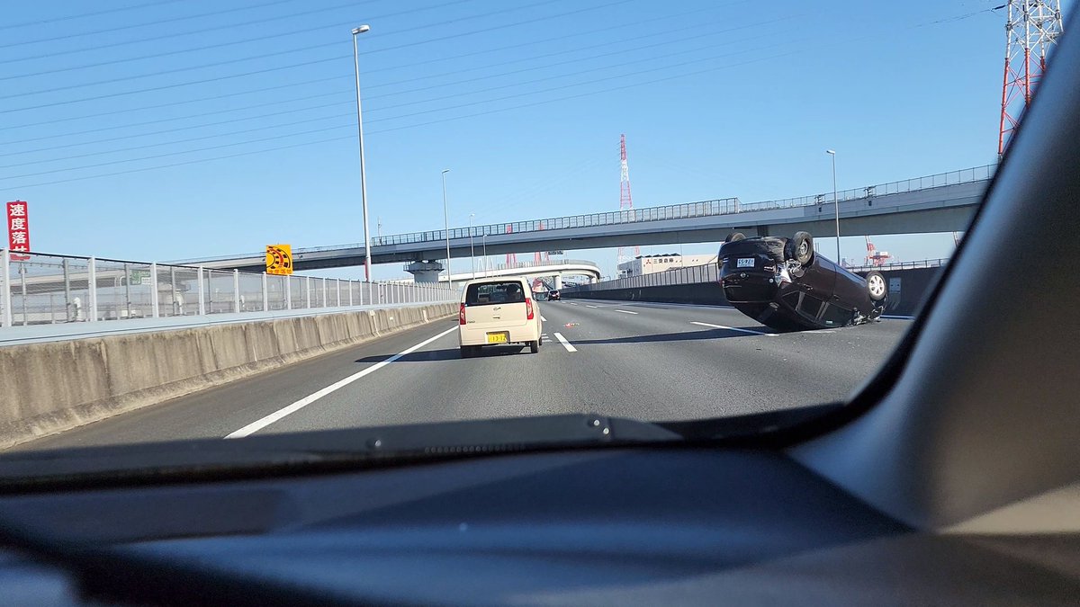 【事故渋滞】伊勢湾岸道 上り 飛島IC付近で事故！「飛島インターのすぐ先にノート転がってます」 まとめまとめ