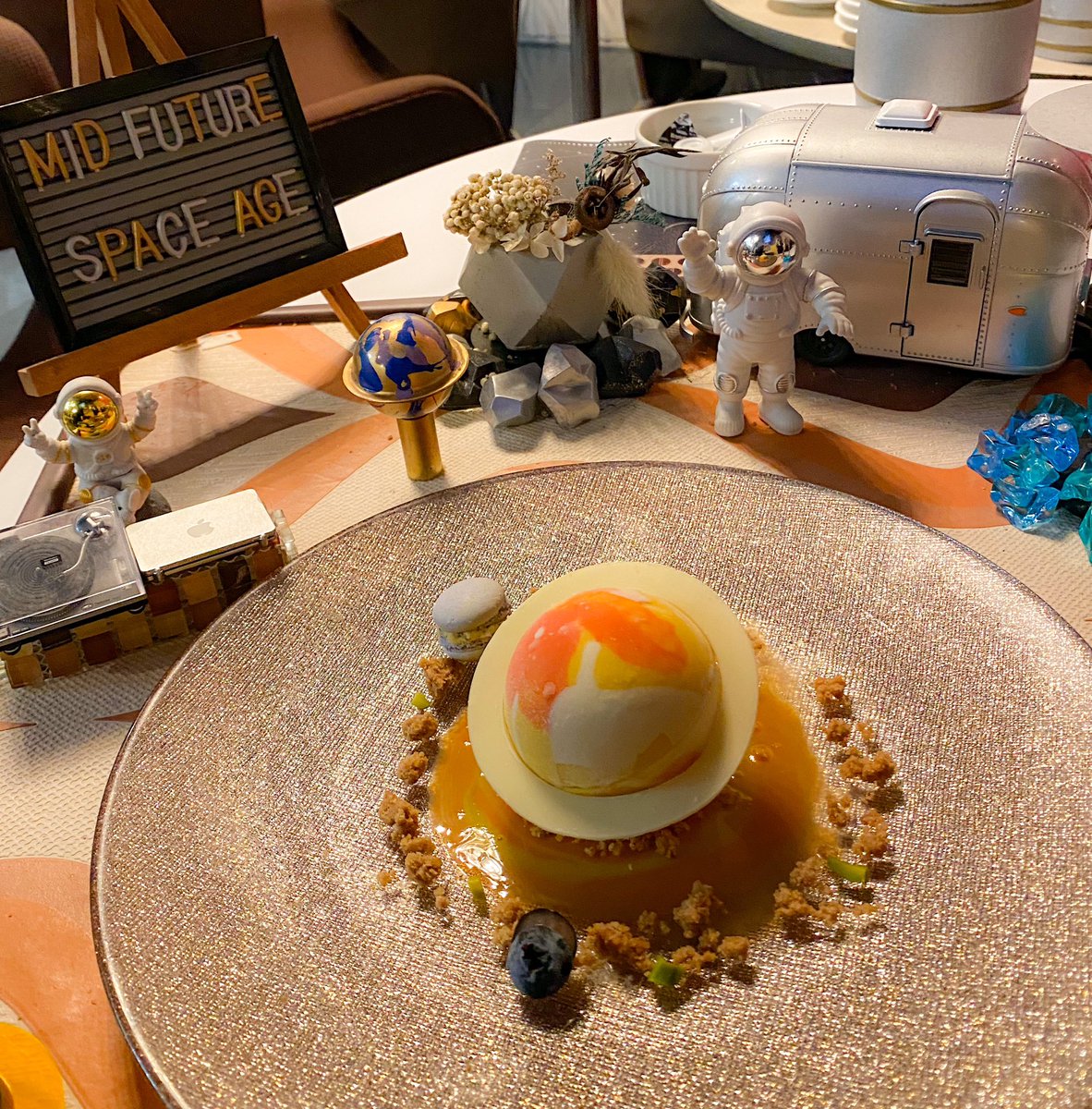 maimayumix's tweet photo. 先日の戦友誕生日祝いパフェ🎂
#プラネットスイーツ 🪐
こじんまりとした空間で
中々居ないですと言われながらも
ビール🍺まで頂いちゃった😅
改めて𝐇𝐀𝐏𝐏𝐘 𝐁𝐈𝐑𝐓𝐇𝐃𝐀𝐘🍰💐.*
#midfuture https://t.co/WuGqRsg6PB