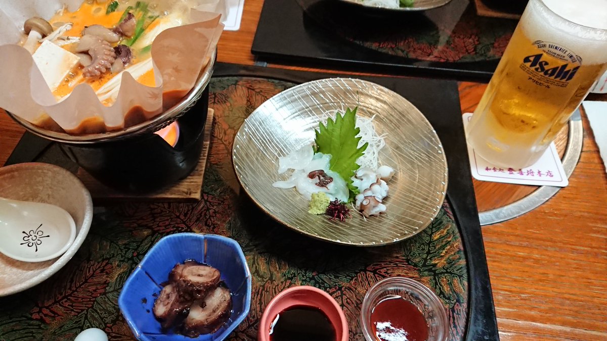 sign03199784's tweet photo. 老舗のお店にて
生タコのお刺身最高～🐙
ビールうま～🍺 https://t.co/rwzT1Mjqlc