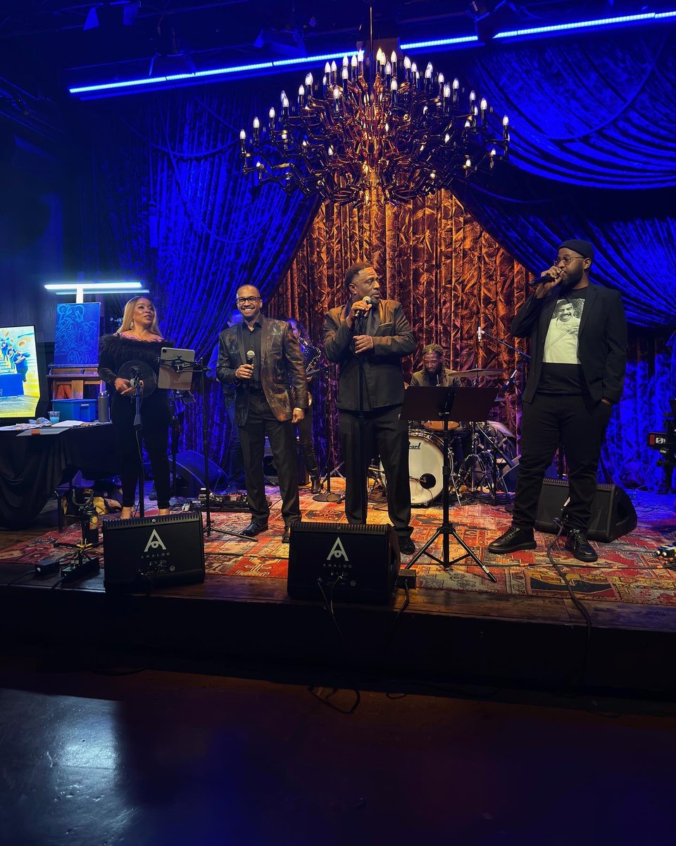 theseangood's tweet photo. 92Q Holiday Party https://t.co/ePRiINTEwq