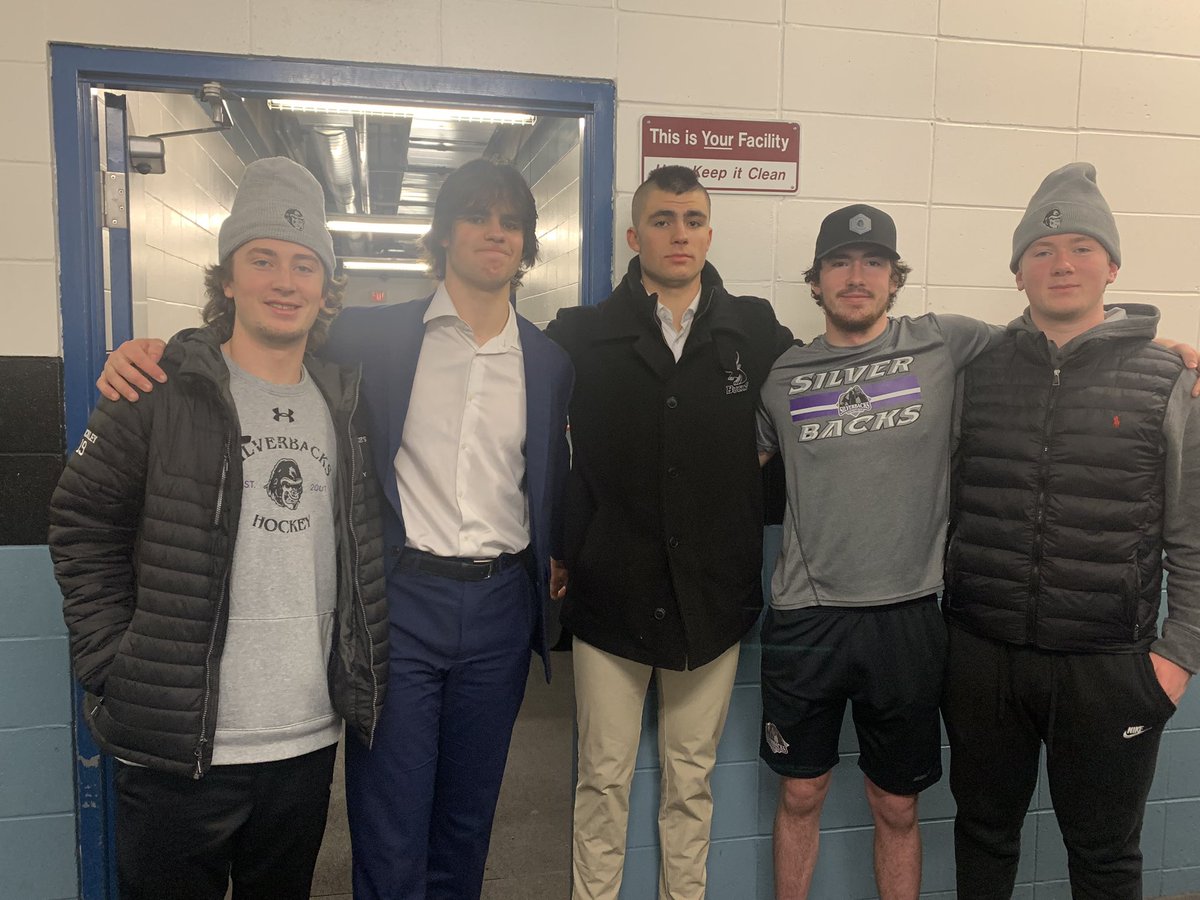 Always good seeing former teammates compete at the next level. #BICEALUMNS Donovan and Julian Frias and the Cranbrook Bucks took on Ryan Buckley and the Salmon Arm Sliverbacks tonight. They were joined by current #BICE members Ben and Danny Buckley post game #AlumniWatch
