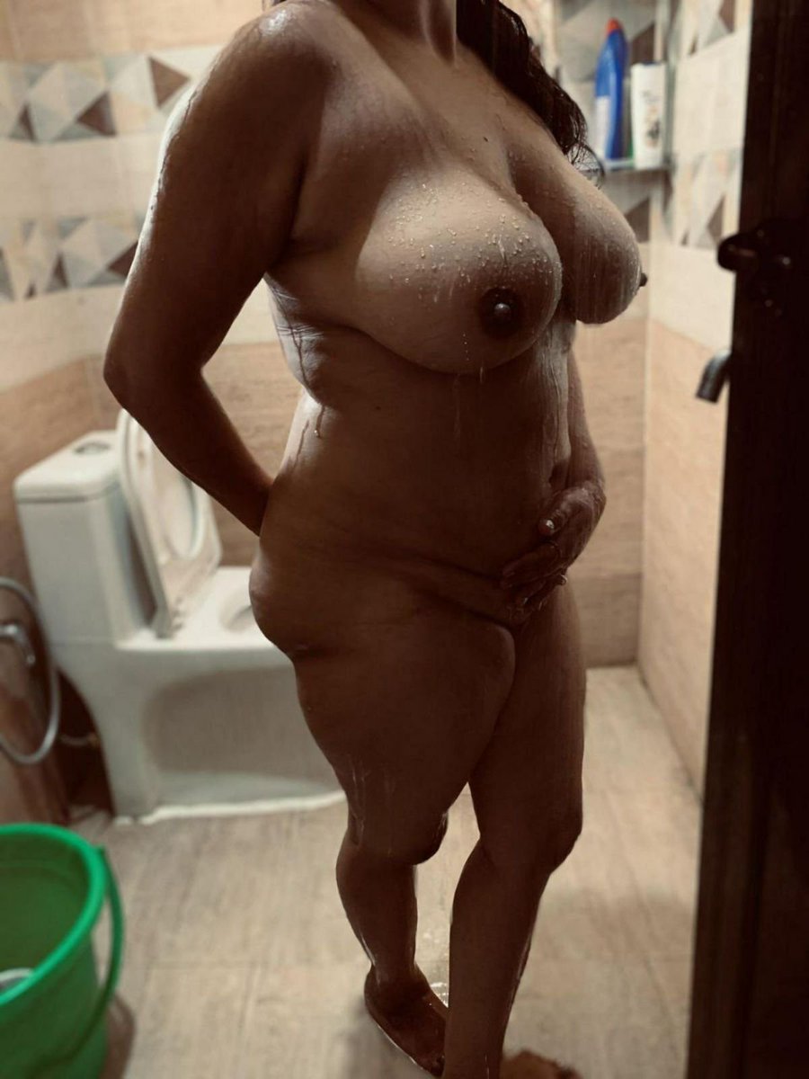 Gayathr05973992's tweet photo. I need someone to dry my body😍😍😍 https://t.co/8zYvoFQfbc