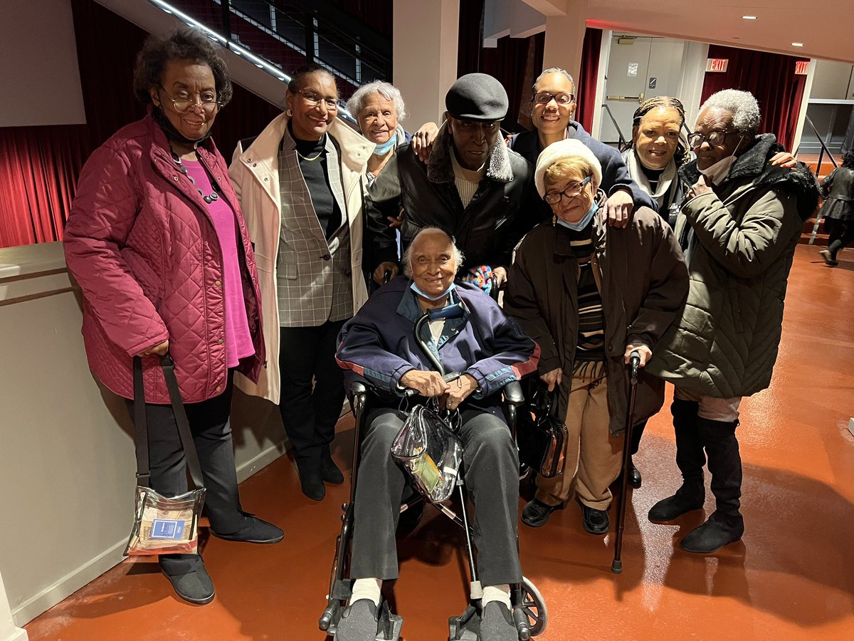 OnlyNikkiBNz's tweet photo. Had a blast at the @smokeyrobinson concert tonight!! https://t.co/DXk81znaUc