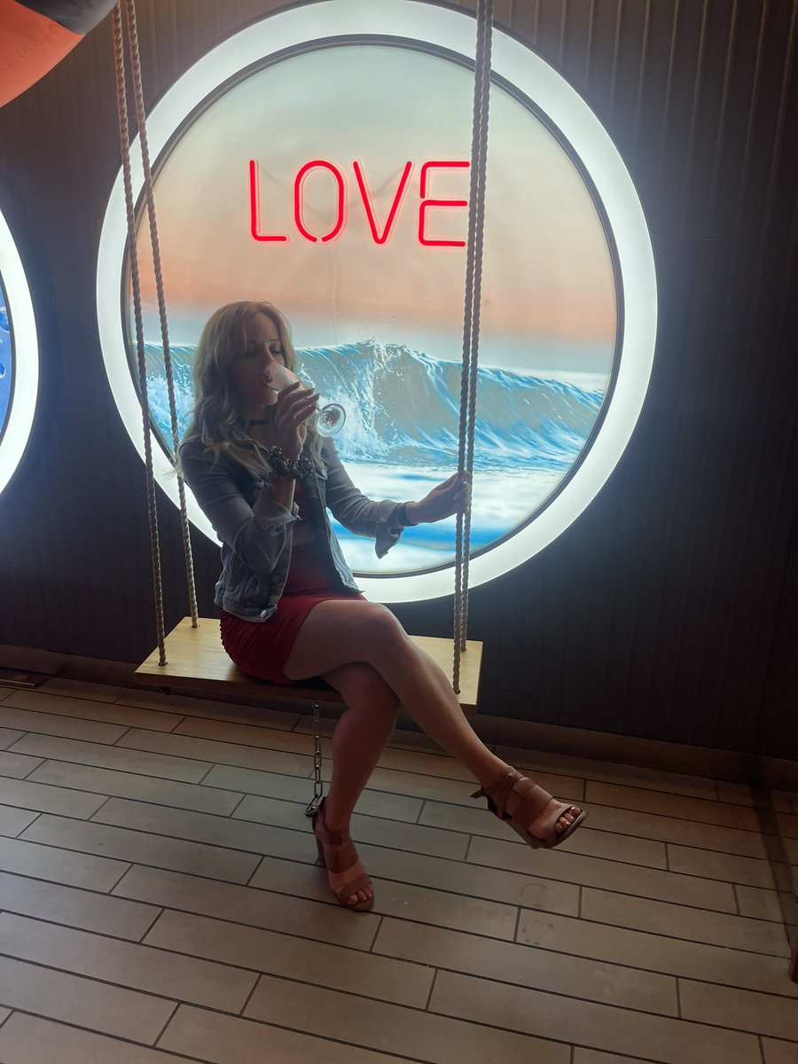 h0t_garbage's tweet image. look @ these cute pics from the cruise