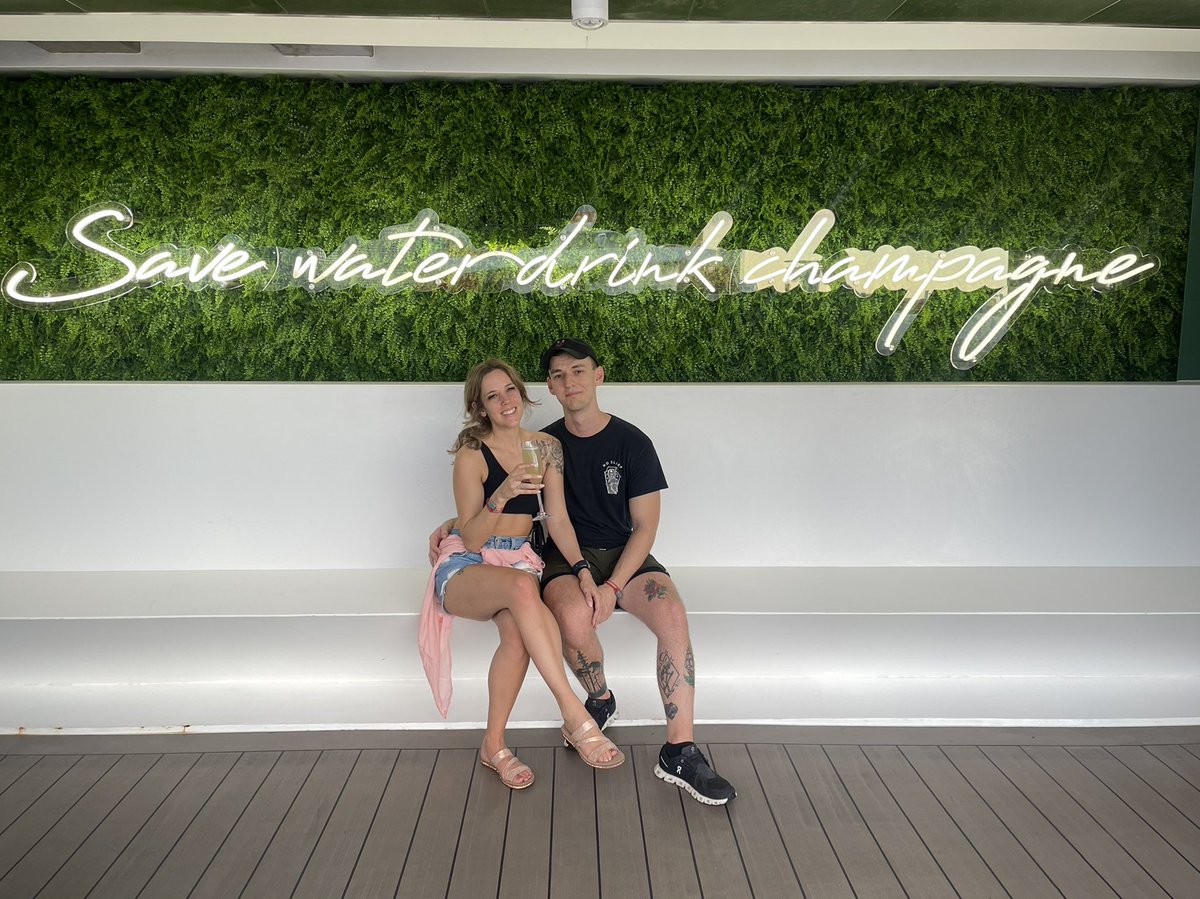 h0t_garbage's tweet image. look @ these cute pics from the cruise