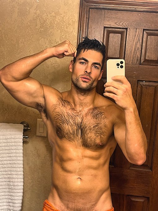 Selfie ❤️🖤📸for ya baby https://t.co/Uuio0OzR1o<a href="/tag/model"class="tags"><span>#model</span></a><a href="/tag/bookcover"class="tags"><span>#bookcover</span></a><a href="/tag/romancebook"class="tags"><span>#romancebook</span></a>