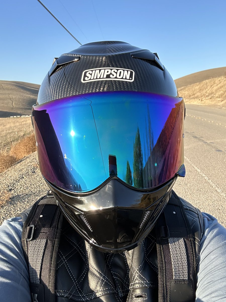 StagKinghimself's tweet photo. Great day for a ride. #indianmotorcycles #indianchiefdarkhorse #gofastdontdie #openroad #simpson #motorcycle https://t.co/1BdnP8LSgO