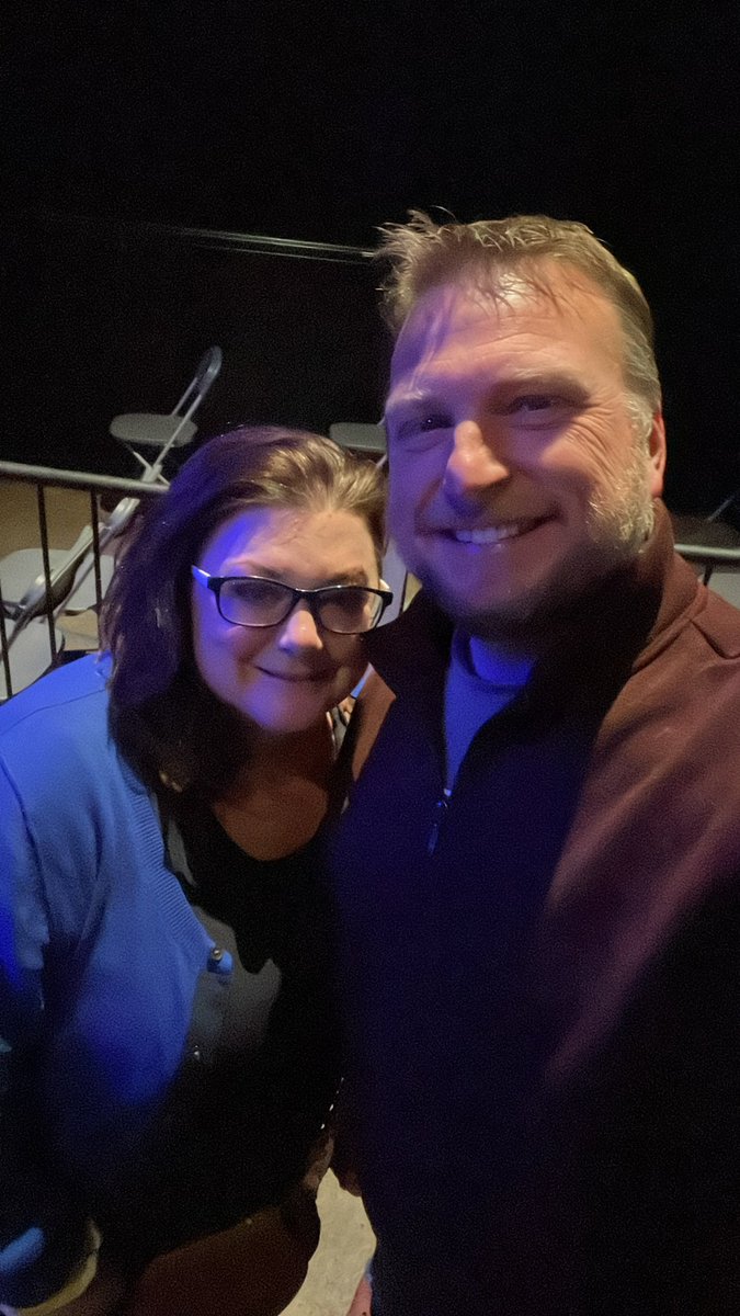 BlameBrianSmith's tweet photo. Date night.
#VelcroPygmies https://t.co/fwpDgpT8Ag