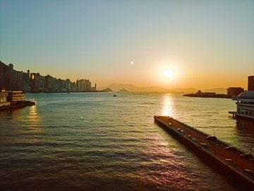 AtlaechAtlas's tweet photo. The sunset is infinitely good, but it is only close to dusk https://t.co/0AjPSrGwc0