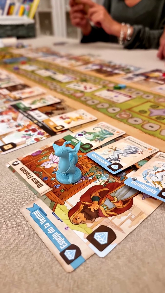 Boardgame4F's tweet photo. #Flamecraft es una delicia de juego familiar. Es PRECIOSO (y más en  versión deluxe), fácil de jugar y funciona  con cualquier tipo de grupos. Mezcla de gestión de mano con construcción de ciudades (tiendas), ¡y muy ajustado! ¡Ha hecho falta desempatar a base de recursos! 🐉🐉 https://t.co/fm9FKW8pVm