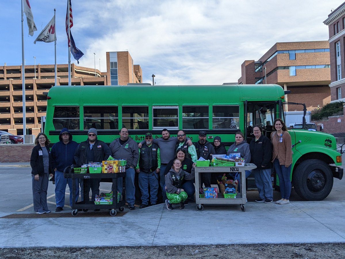 fredandbugsmom's tweet photo. Belly Button Run, Belly Button Riders and Team Lime Green goodie baskets are delivered for the 2022 to UNMC &amp; Ronald McDonald House. Added bonus was dropping extra baskets off to 3 transplant families that are here from out of state and seeing 2 of Carryna's NICU nurses 💚 https://t.co/l5xdsA7MZS