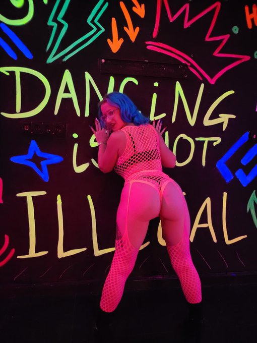 To see my naughty vids and pics go to my onlyfans xx https://t.co/VFo2trP9XV https://t.co/5Rc1ZsRIVy