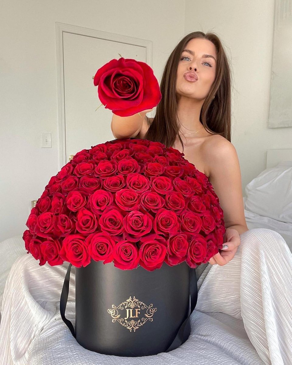 JadoreLesFleurs's tweet photo. Give her JLF Signature Roses 🌹 https://t.co/sw1YtuwbZP