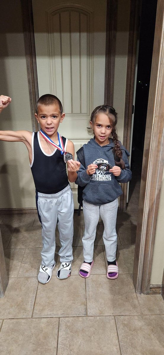 princessrae1's tweet photo. These granbabies both placed at the battle for the buckle tournament in Tuttle! #Brooklyn #benIII #westmoorejrjags #proud nana #2ndpl https://t.co/Jm4fPjUO5X