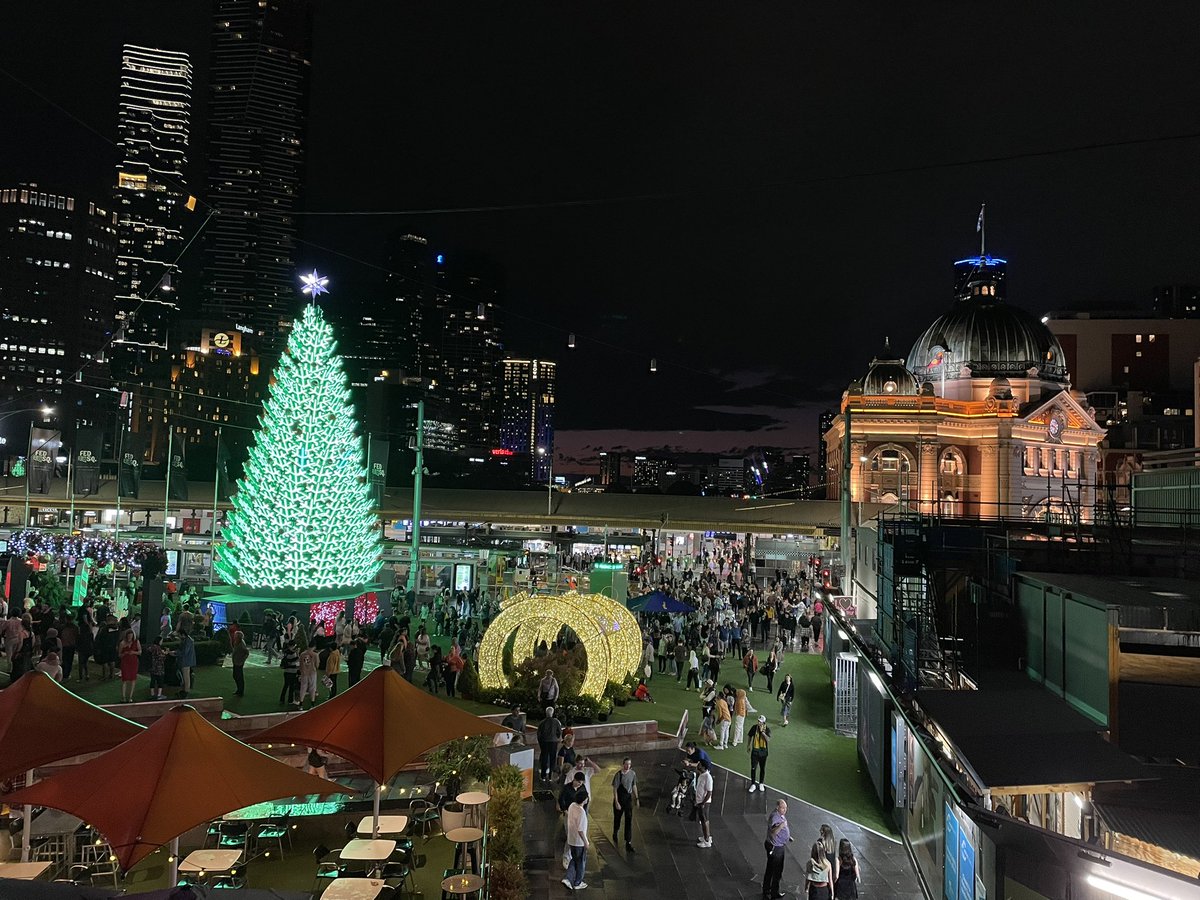 jodoc71's tweet photo. Merry Christmas @Melbourne ❤️🎄🎅🏻 https://t.co/IOynhzE984